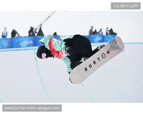 单板滑雪女子U型场地资格赛：中国老将蔡雪桐、刘佳宇出战